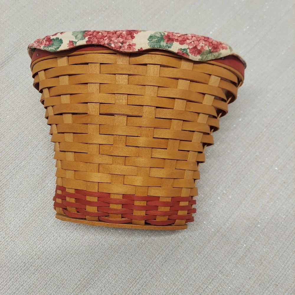 Longaberger 2002 Geranium Basket with Plastic Protector and Fabric Liner Floral